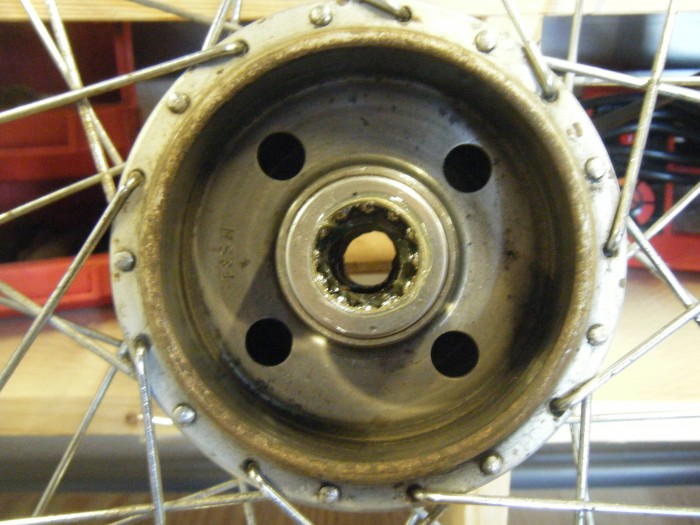 Bremstrommel sauber.JPG (1.96 MiB) 4188 mal betrachtet Saubere Bremstrommel